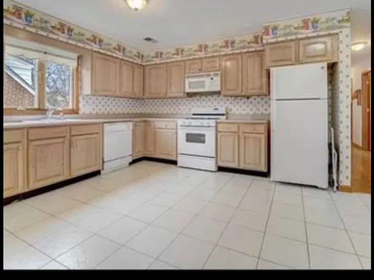 27 Arlington Blvd #1 — Photo 3