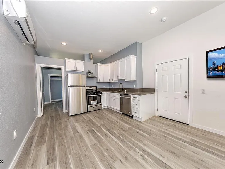 6854 N Figueroa St — Photo 4