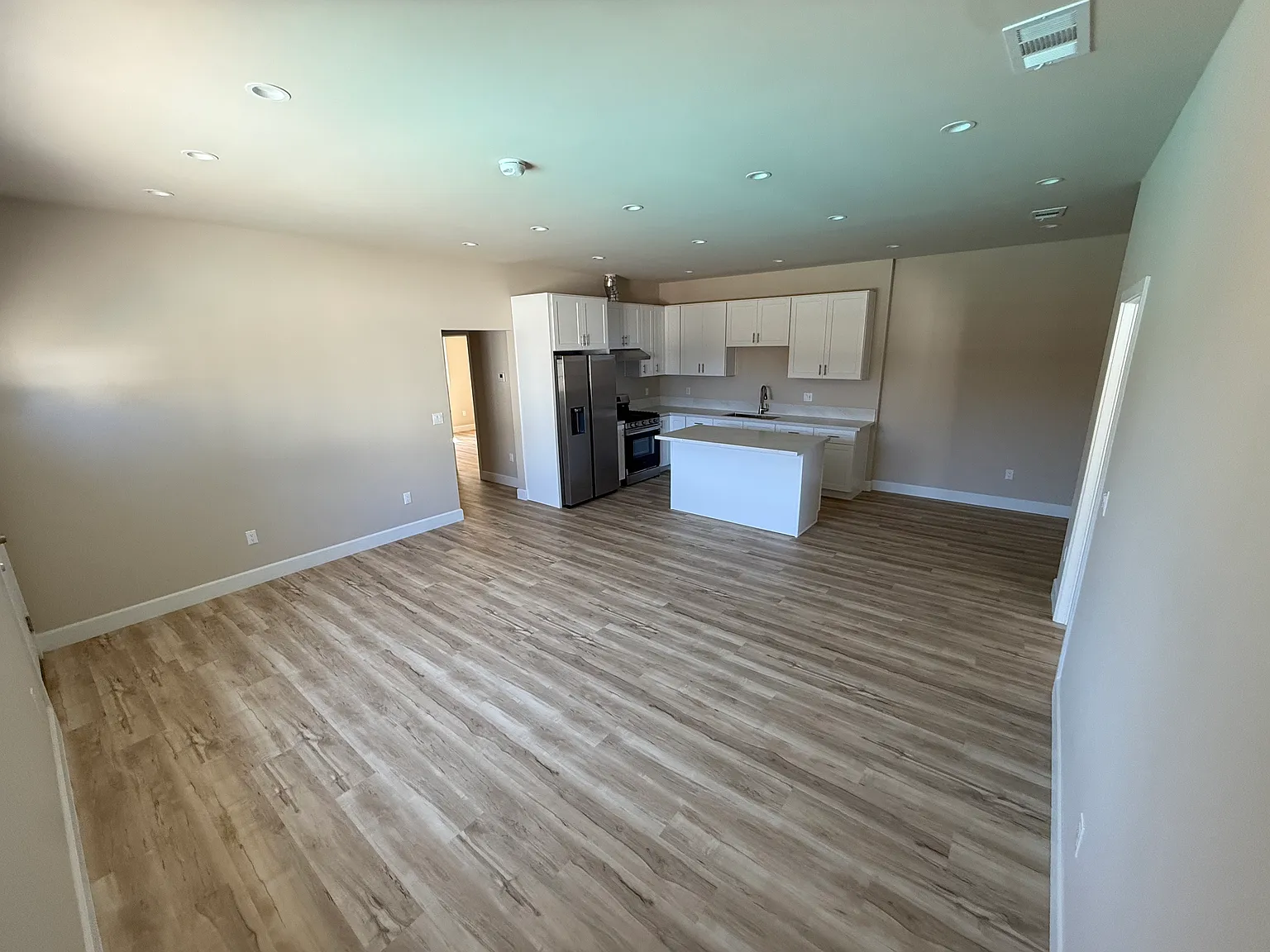 3 bed, 1200 sqft, $3,750 — Photo 3
