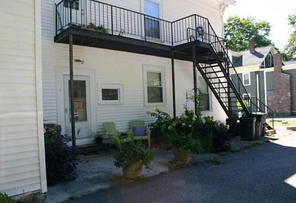 3rd image of 635 Washington St
