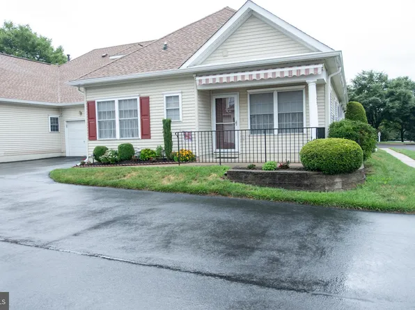 77 Avenrowe Ct, Fairless Hills, PA 19030