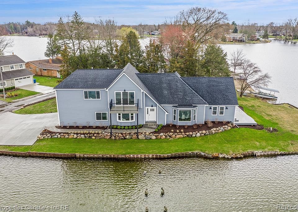1st image of 614 Island Dr