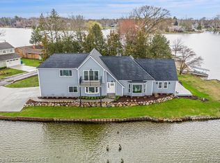 614 Island Dr, White Lake, MI 48386