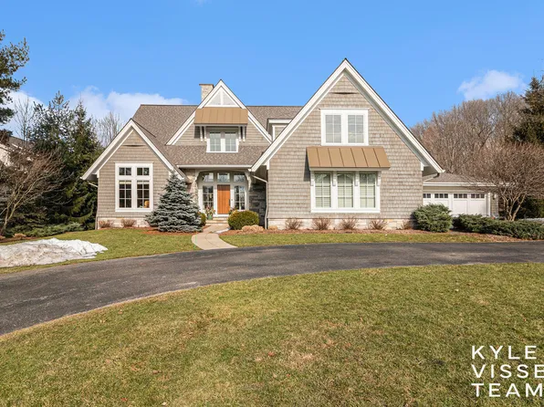 5737 Manchester Hills Dr, Grand Rapids, MI 49546