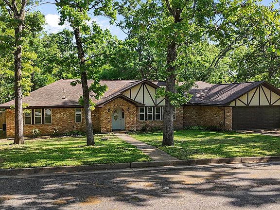 3rd image of 2225 Heather Ln