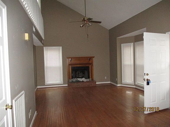 3rd image of 750 Acorn Dr