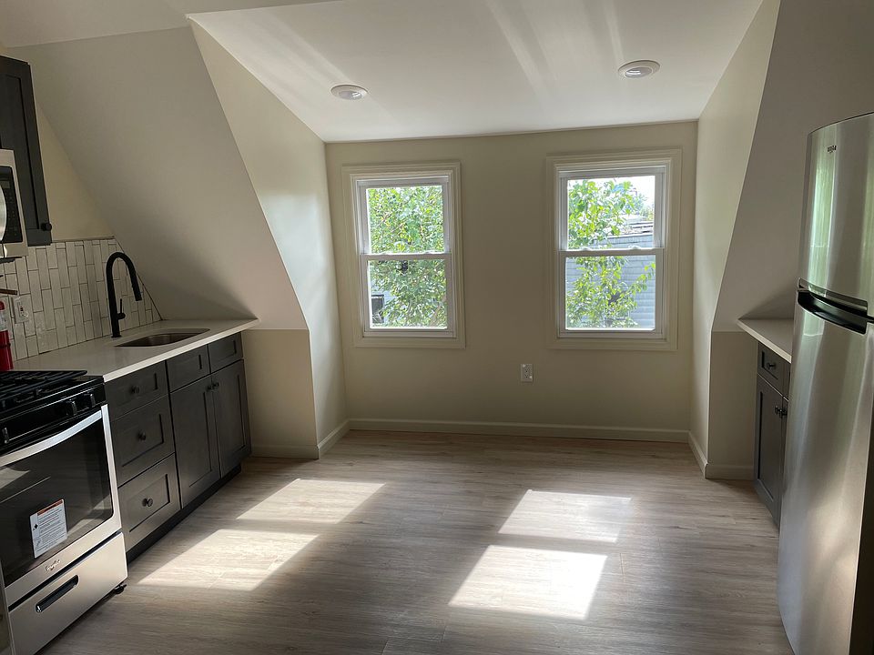1st image of 140 Fabyan Pl Floor 3