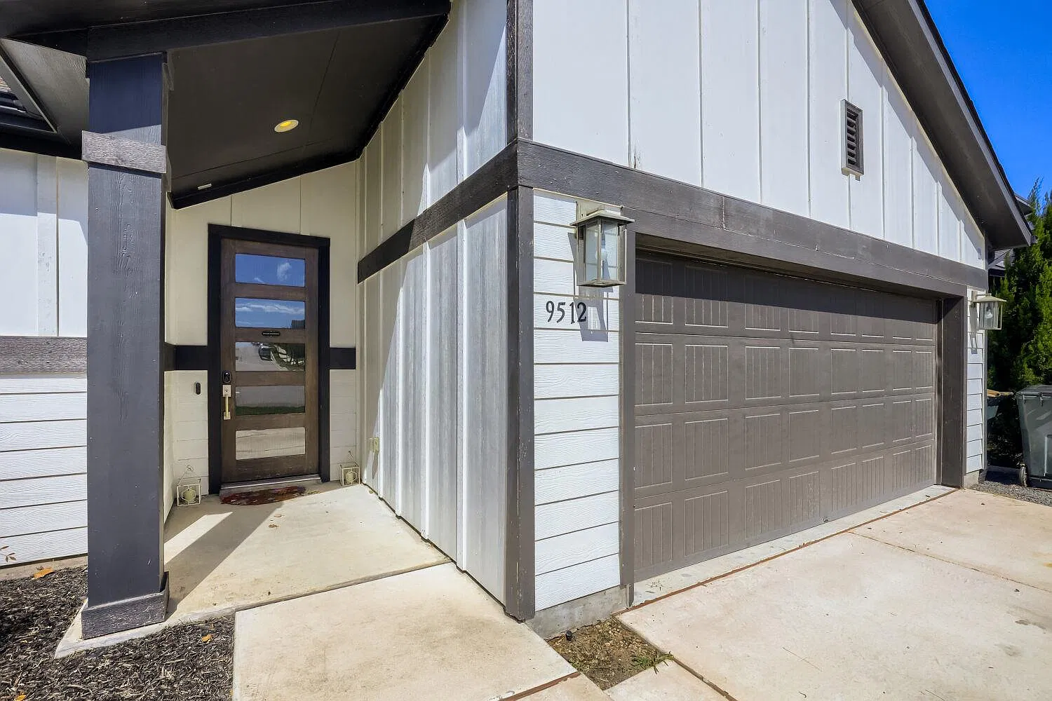 3 bed, 2.0 bath, 2050 sqft, $3,400 — Photo 2