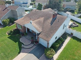 14 Tacoma Ln, Syosset, NY 11791