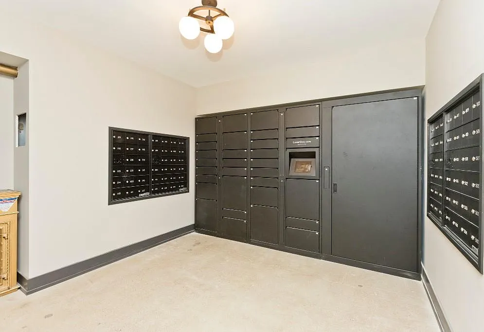 1 bed, 900 sqft, $2,102 — Photo 4