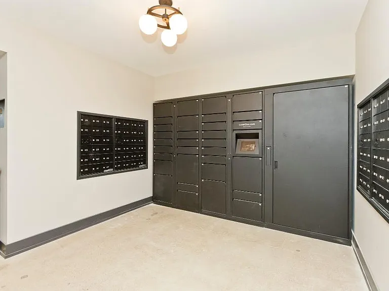 5538 N Sheridan Rd #202 — Photo 4