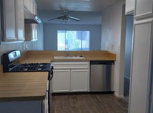 612 S Santa Fe St APT 2, Hemet, CA 92543