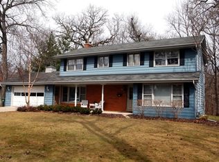 855 NE Holcomb Dr, Mundelein, IL 60060