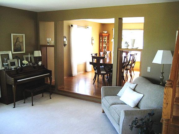 4th image of 815 Cambridge Dr