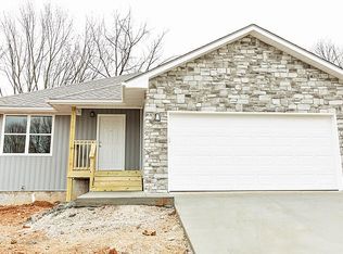 3226 N Travis Ave, Springfield, MO 65803