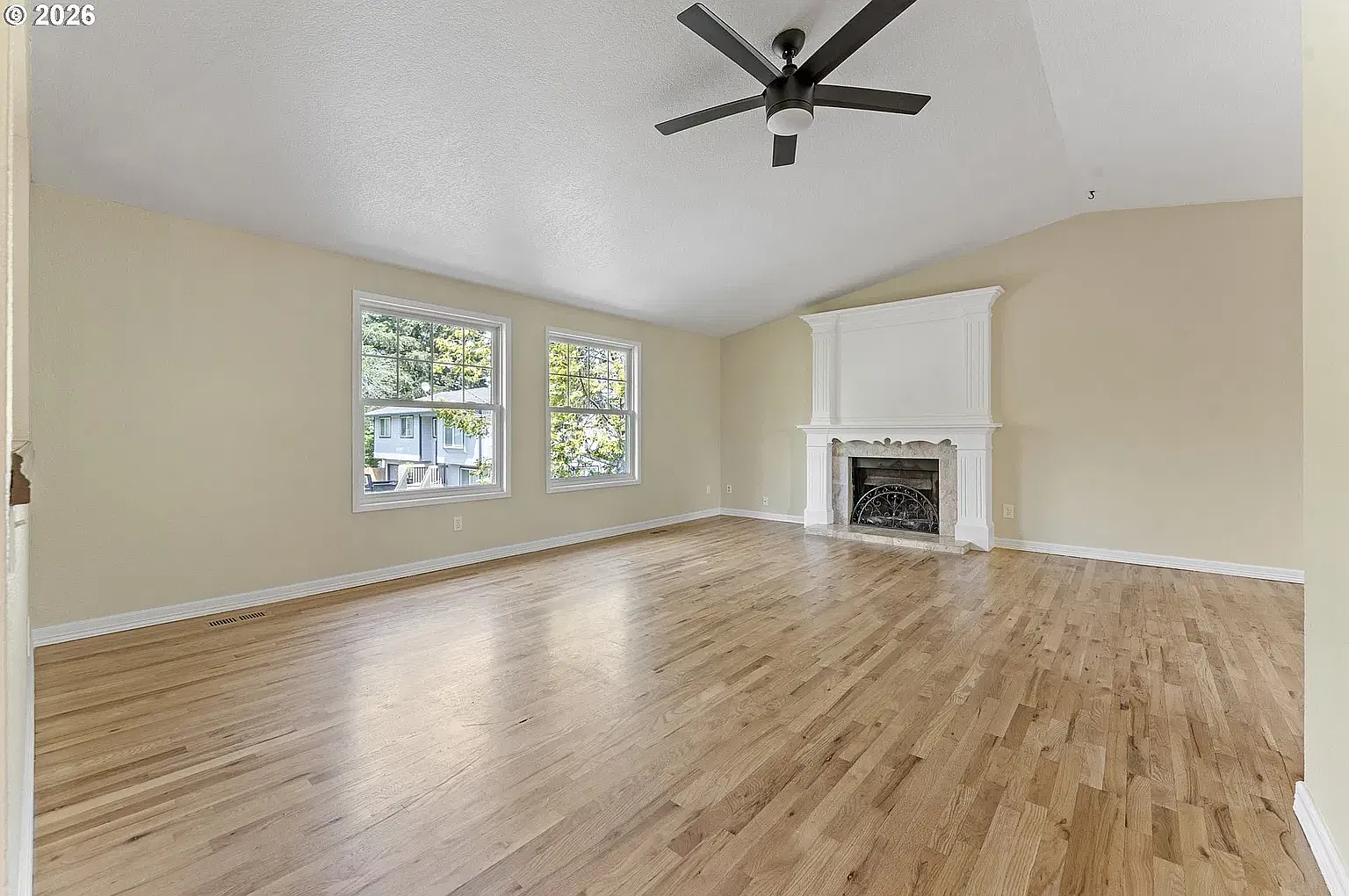 2 bed, 900 sqft, $2,000 — Photo 2