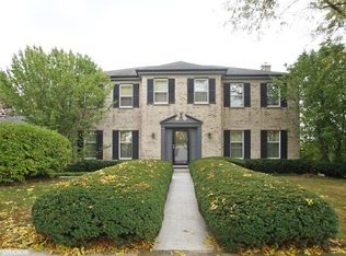 3914 N Mitchell Dr, Arlington Heights, IL 60004