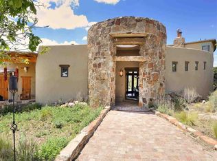 52B Paseo Del Pinon, Santa Fe, NM 87508