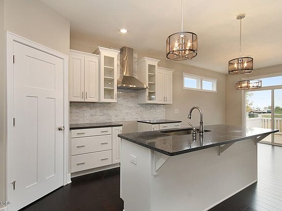 4th image of 2857 Red Bud Dr