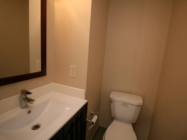 512 Suffield Dr — Photo 9