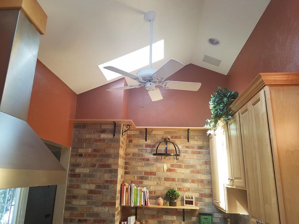 Kitchen with Vaulted ceilings