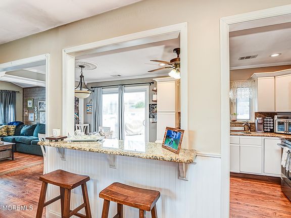 4th image of 1465 Crawford Avenue