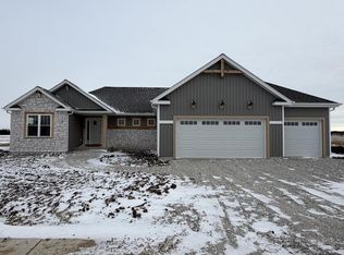 1388 Periwinkle Pass, Oconomowoc, WI 53066