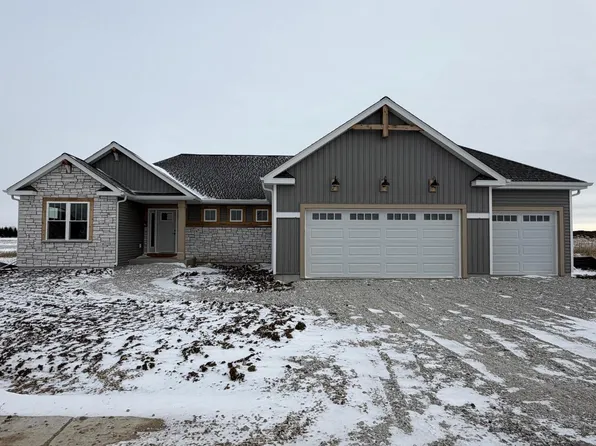 1388 Periwinkle PASS, Oconomowoc, WI 53066