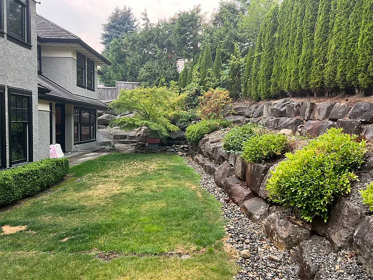 1379 Chartwell Dr — Photo 5