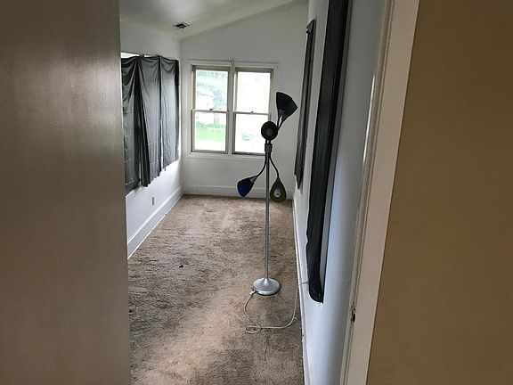 5th image of 353 W Park Ave