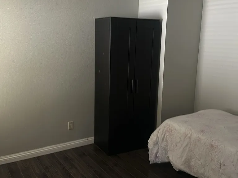 2429 Greenwich Dr — Photo 1