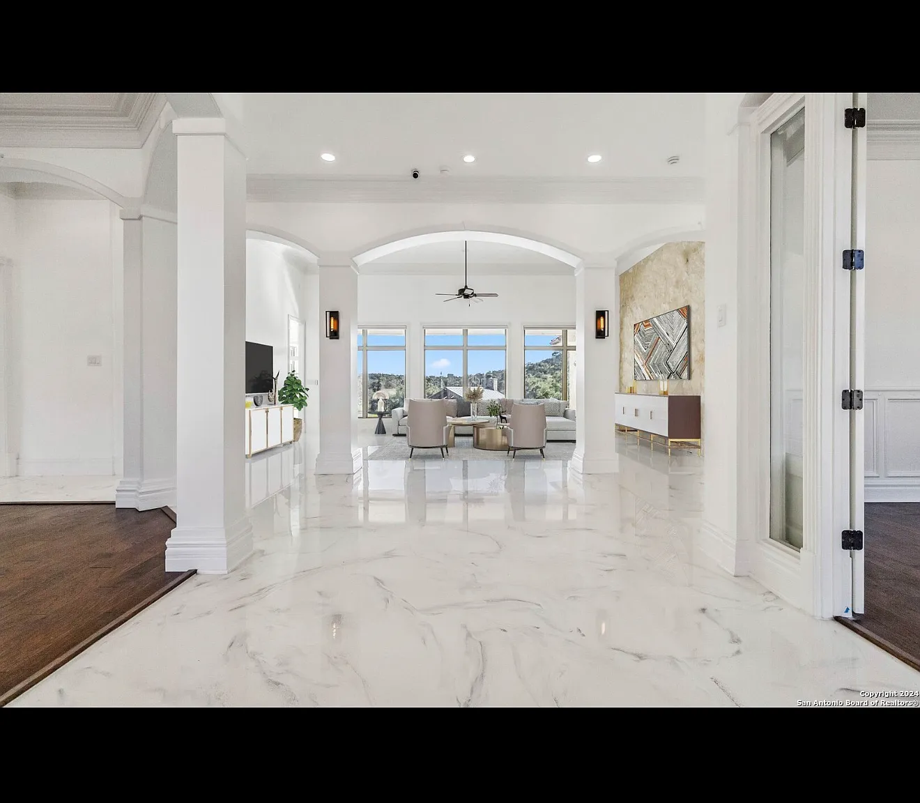 4 bed, 3.5 bath, 4871 sqft, $8,900 — Photo 3