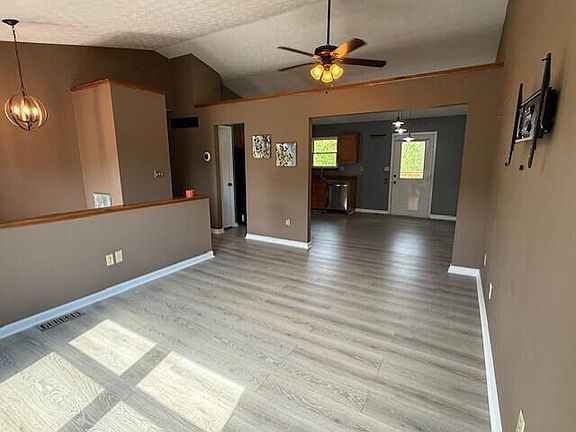 4th image of 2640 Ridgecrest Ln