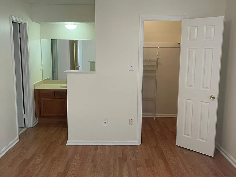 121 Barksdale Ct — Photo 6