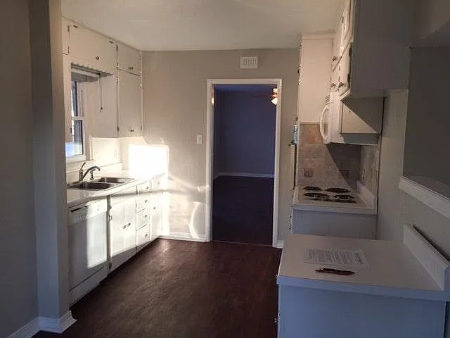 1126 W Comanche St — Photo 12