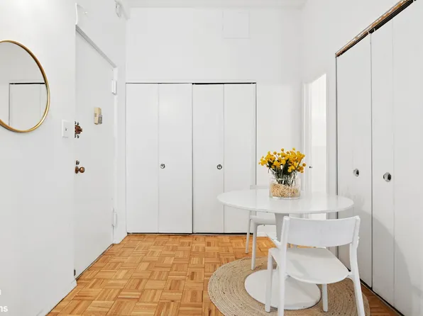 60 Pineapple Street 1F image 3 of 6