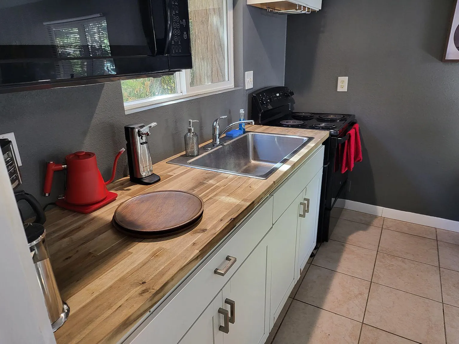 327 Emerald Dr — Photo 4