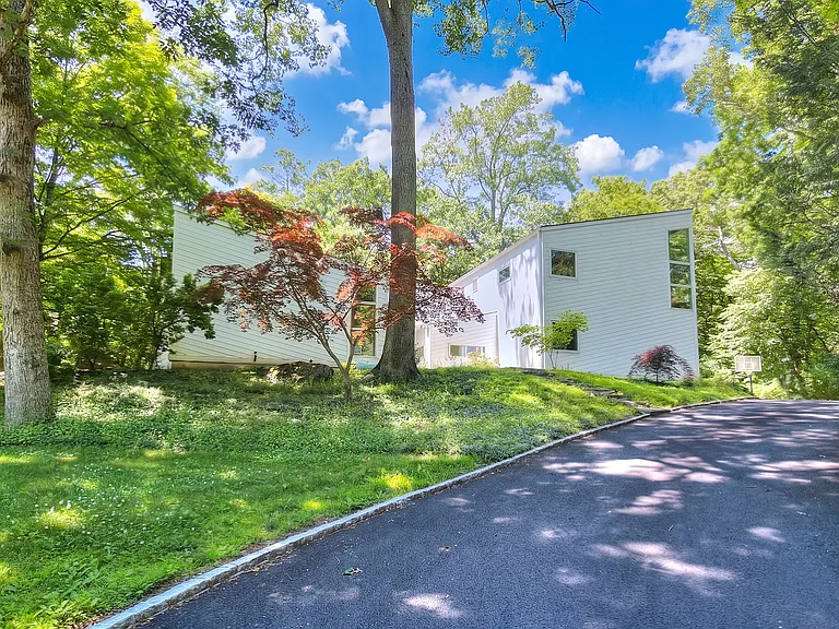 112 Birch Hill Rd — Photo 1
