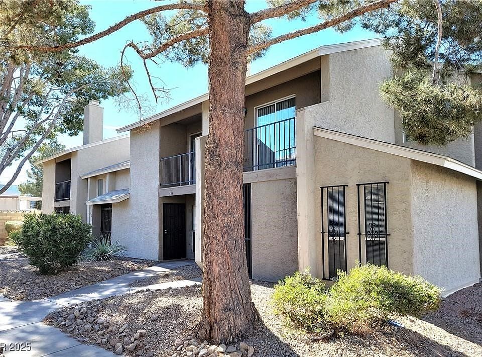1st image of 530 Sellers Pl