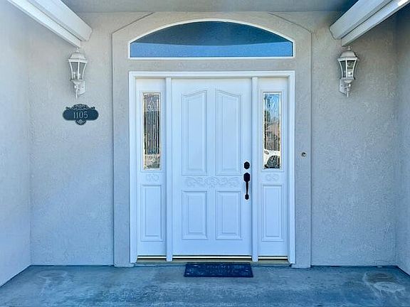 4th image of 1105 W Hemlock Avenue