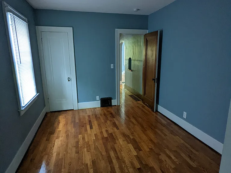 225 N Foster Ave — Photo 14