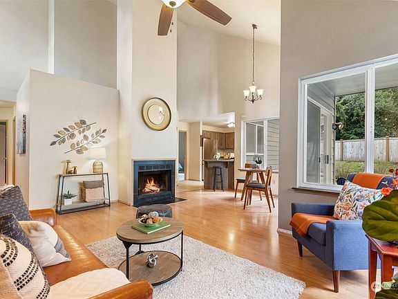 5th image of 893 NE Gold Stone Lane