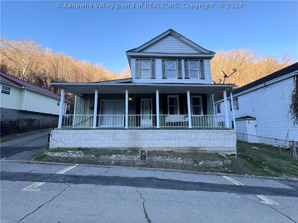 92 Pine St, Logan, WV 25601