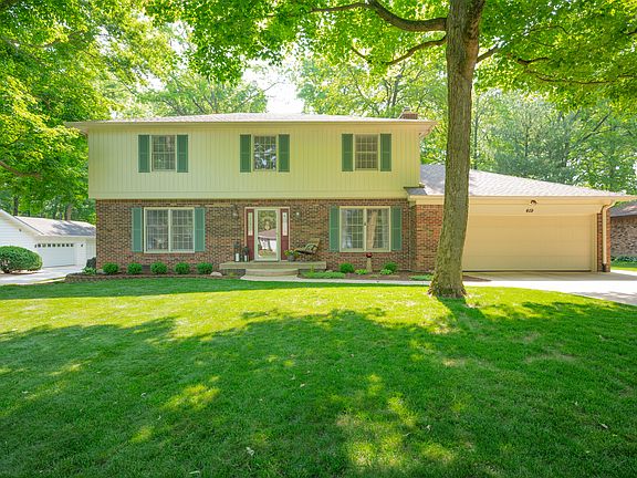 2nd image of 419 Woodland West Dr