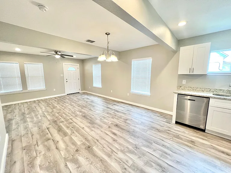 2035 Waverly Ave — Photo 15