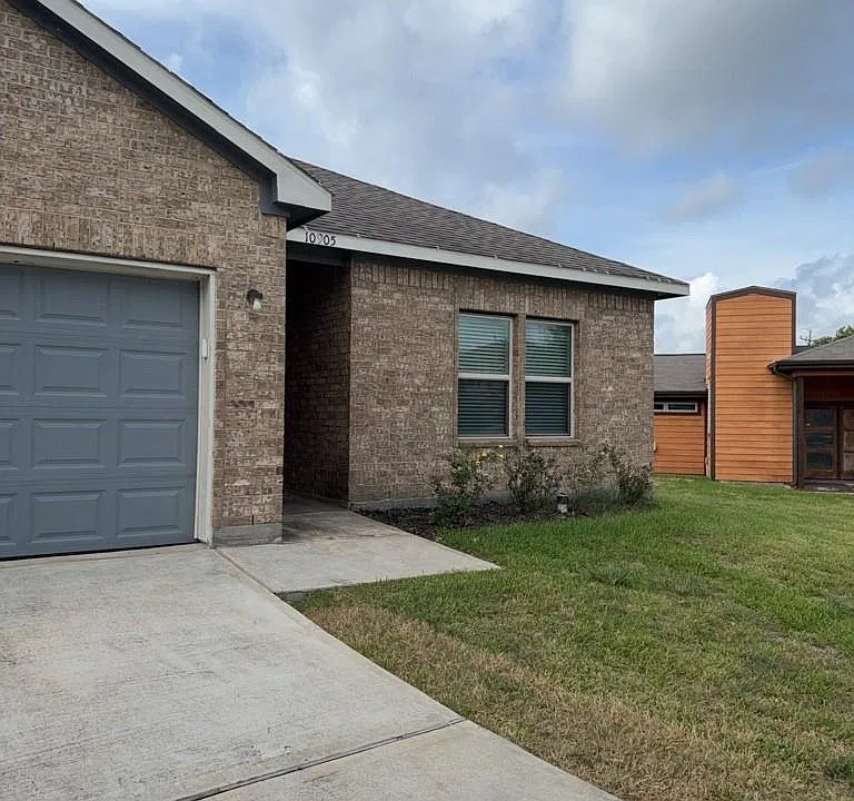 10905 S Lake Mist Ln