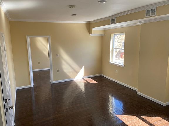 3rd image of 1030 Frank St Floor 2