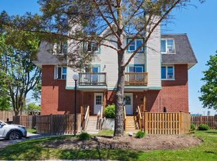2 Terrace Dr #202, Ottawa, ON K2H 9H9