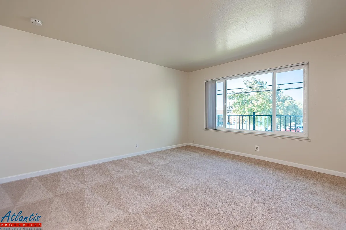 Building Photo - 148 Selwyn Dr #4