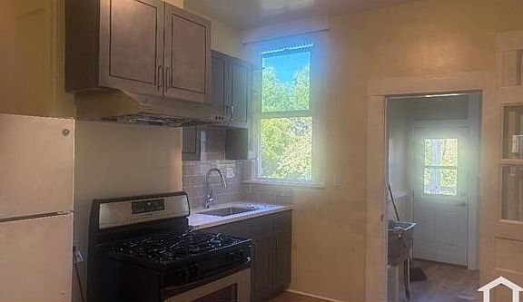 2nd image of 552 6th Ave